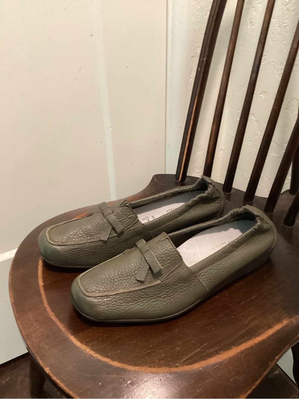 Vitaform Olive Green Leather Bow Detail Slip On Comfort Loafer SZ 9 US,EU 40 NEW